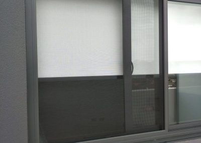 Extruded-aluminium-frame-Powder-Coated-Monument-finish-Fibreglass-mesh-768x1024